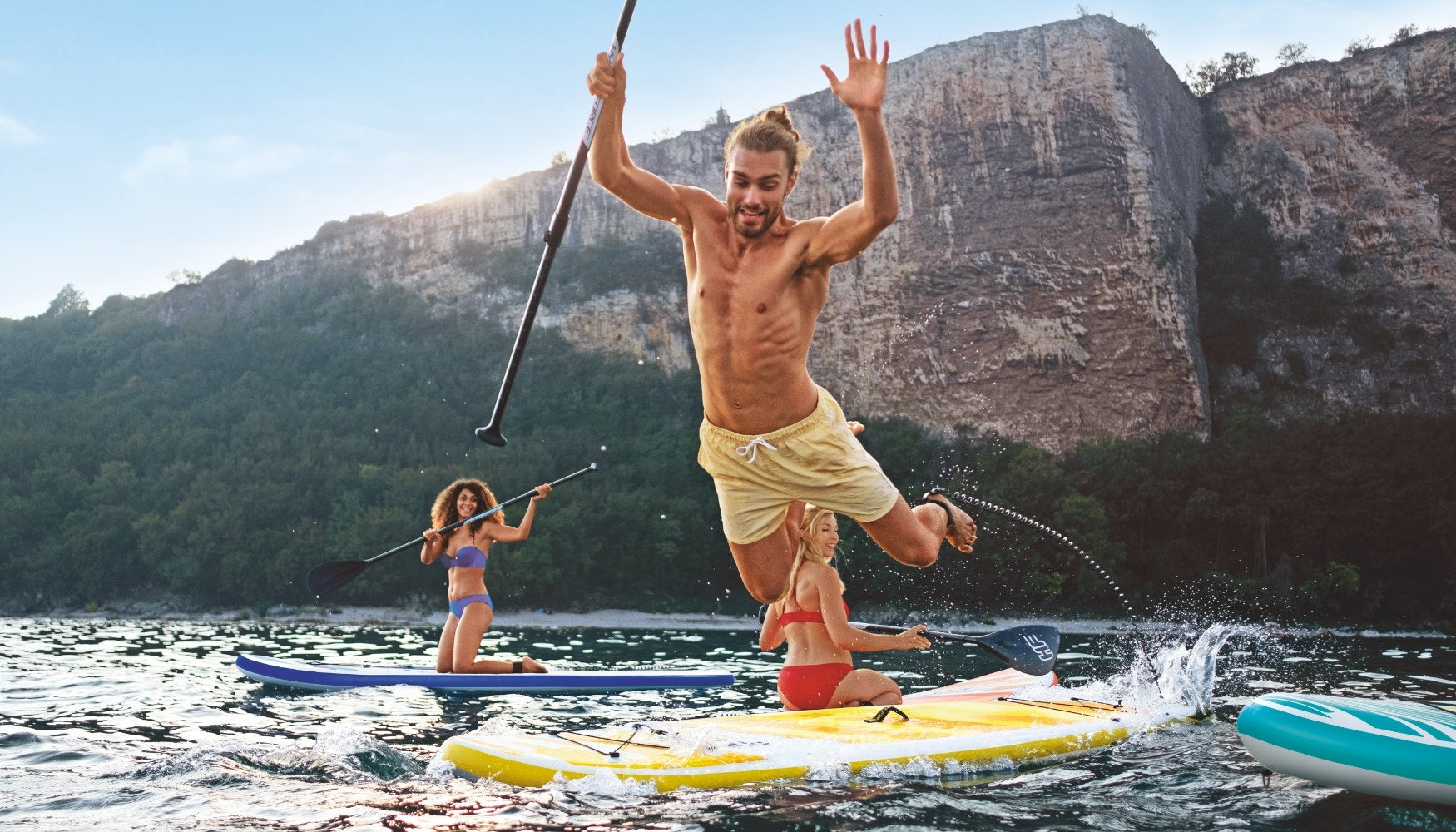 5 Perfect Paddleboarding Destinations In the U.S.